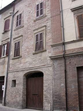 Casa a schiera in piazza Damiani